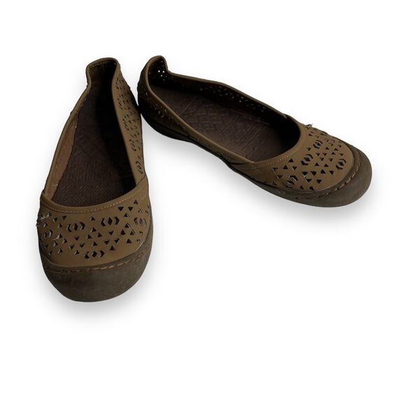 Muk Luk Sport Sandy Light Brown Cut Out Details Flat Loafer Moccasin Women 8 EVA - Picture 2 of 16